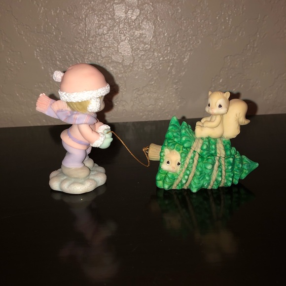 🌸 Santa Pulling Tree - Picture 2 of 5